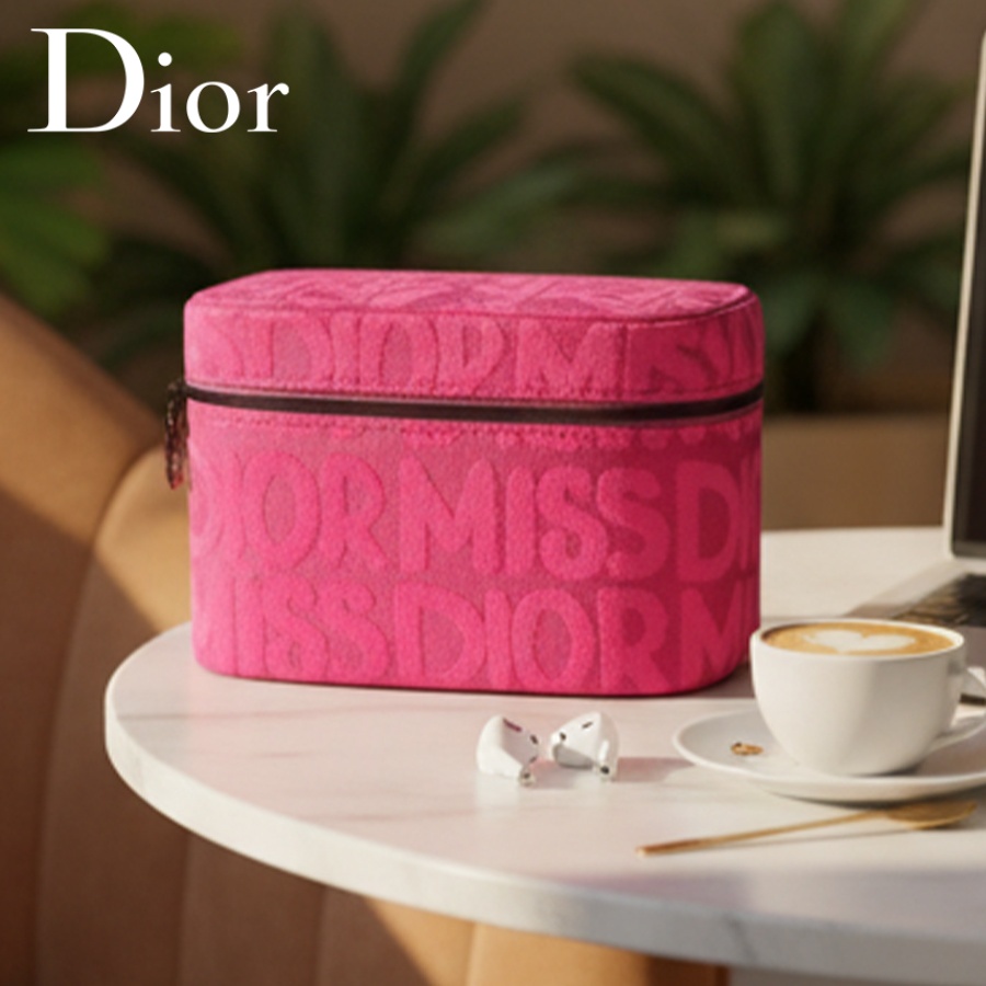 Dior’s Bag Pink Cosmetic Bag F - огляд і ціна Women Bags Dior